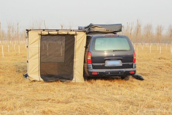 Imagen del cerramiento para toldo Estrada, complemento ideal para transformar tu toldo en un espacio cerrado y protegido durante tus aventuras al aire libre.