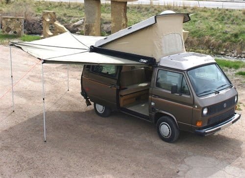 Camioneta con el toldo Rotary desplegado.